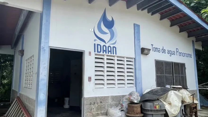 Water treatment plant infrastructure in Coclé with a river or reservoir nearby during low-water conditions