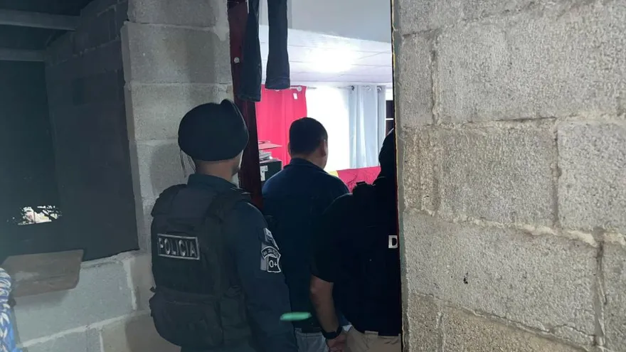 Police officers conducting an operation in Panama City with a vehicle-related evidence recovery