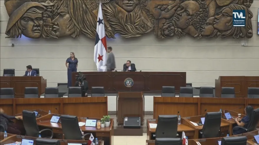 National Assembly lawmakers voting during the election of Panama’s new human rights ombudsman
