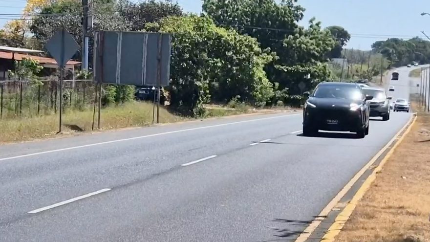 Vehicles traveling on a highway in Panama during a holiday traffic operation with lanes adjusted for inland travel