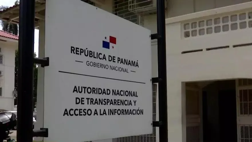 Municipal government building in Panama with a transparency and public accountability theme