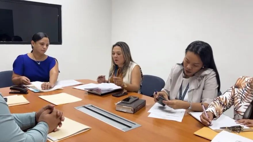 Officials inspecting records inside Panama’s Ministry of Education during an anticorruption investigation