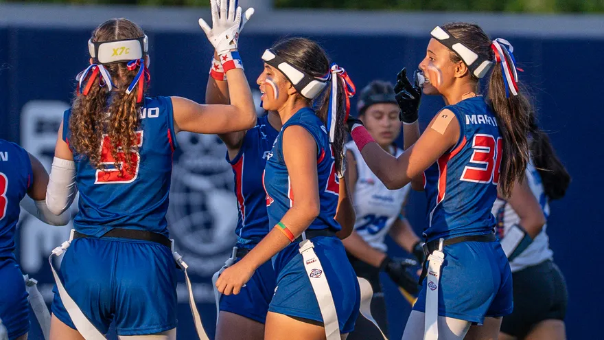 Panamanian women’s flag football players celebrating after winning gold at the South American Youth Games in Panama