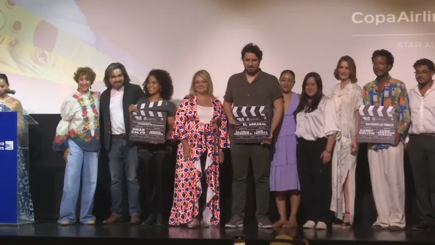 A Panamanian film screening or award presentation celebrating neighborhood-themed documentary productions