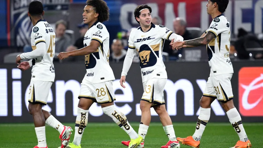 Panamanian footballers in action during a Liga MX match, representing their clubs in Mexico's top division