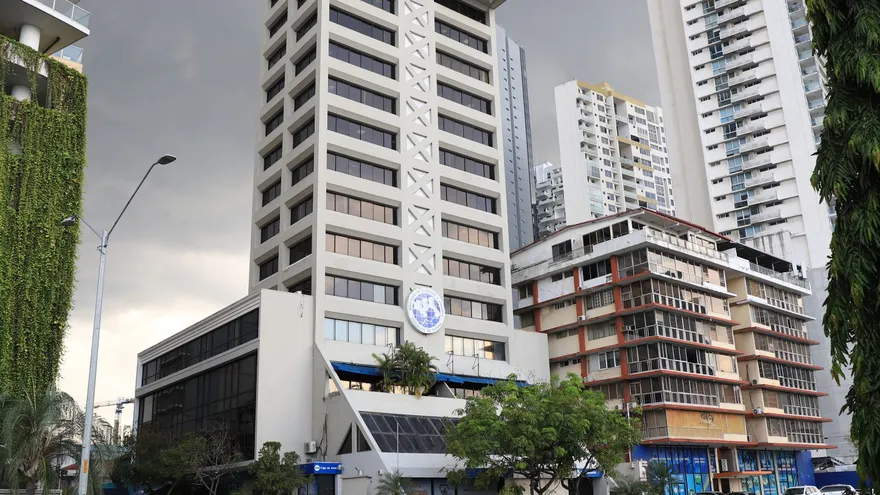 Exterior view of a government tax office in Panama City near Avenida Balboa