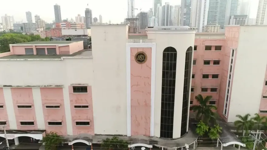 Exterior or interior view of Hospital Santo Tomás in Panama City, where dialysis services are being maintained during planned infrastructure repairs.
