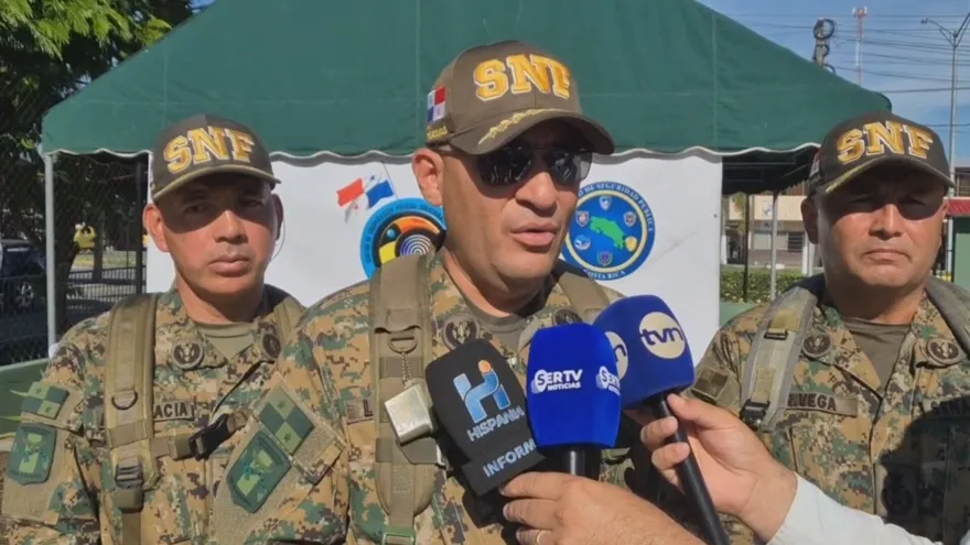 Senafront officers coordinating security efforts near Panama's border with Costa Rica