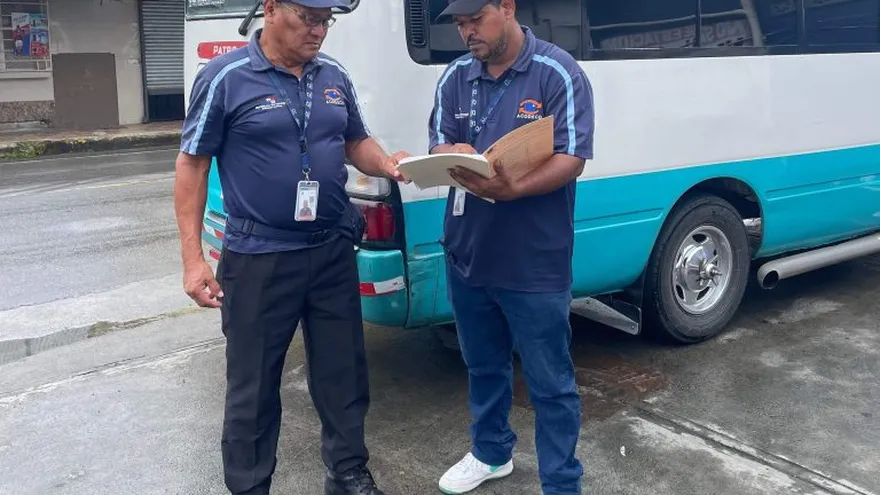 A public transport vehicle on an interprovincial route in Panama, with passengers boarding at a terminal