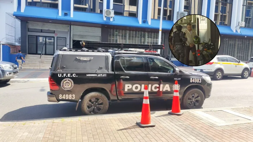 Police or court personnel escorting a man toward a prosecutor’s office in Panama