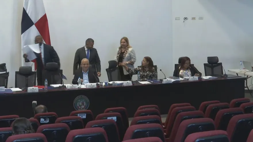 Panama lawmakers discussing criminal justice proposals in a legislative commission meeting