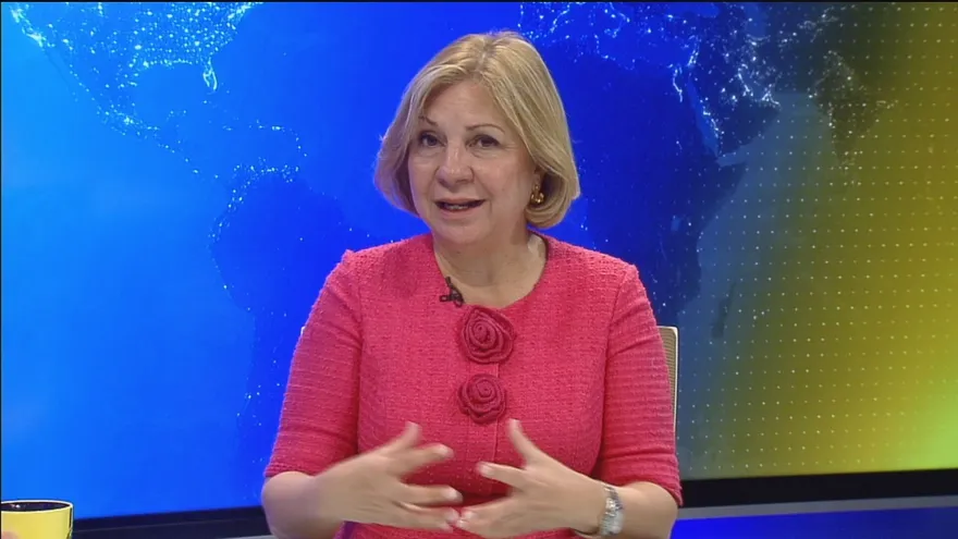 A busy street in Panama City with public buses, taxis, and other passenger transport vehicles moving through traffic