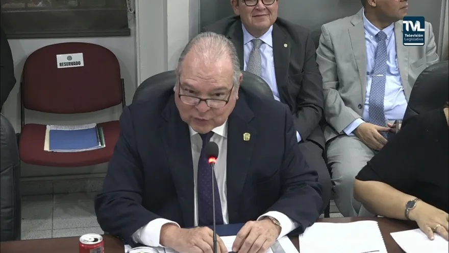 Traffic crossing the Centenario Bridge and Bridge of the Americas over the Panama Canal in Panama