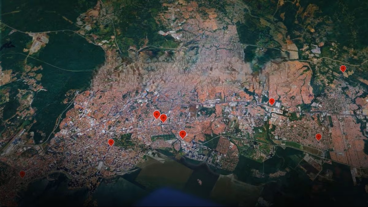 Panama City skyline with urban neighborhoods and traffic, reflecting safety concerns and residential areas in the capital