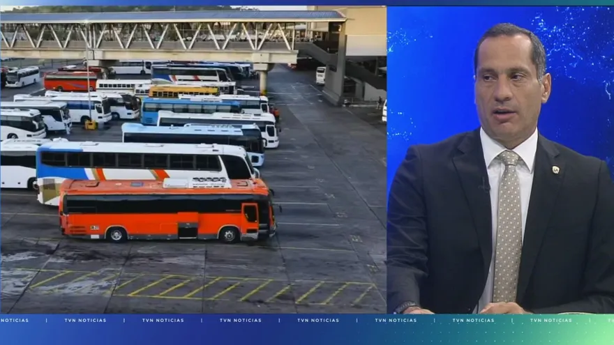 Transport operators and officials accessing a digital subsidy platform on a computer screen in Panama