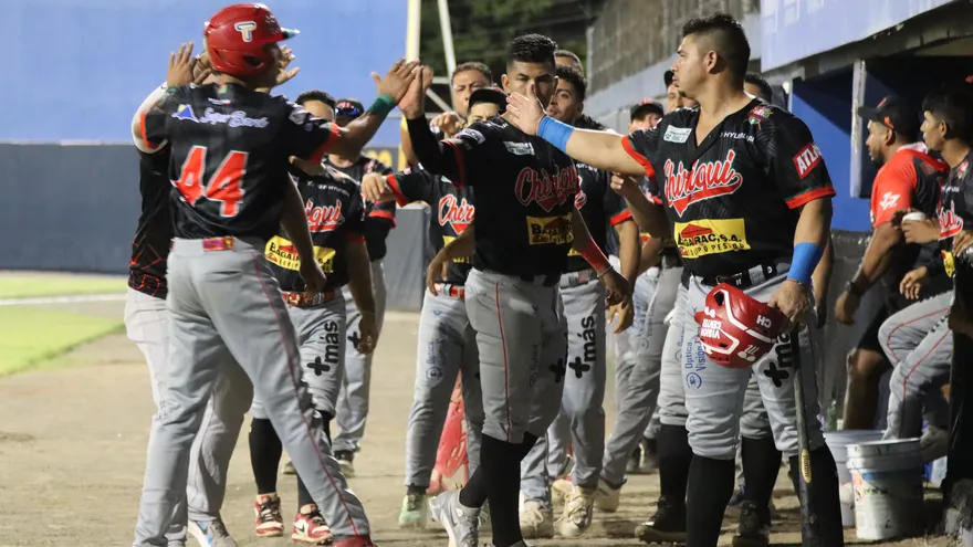 Baseball players in action during a Panama Major Baseball playoff game at a stadium.