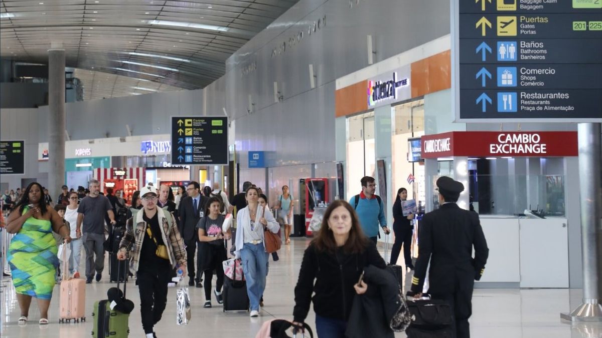 Travelers arriving at an airport in Panama with luggage near an international arrivals area