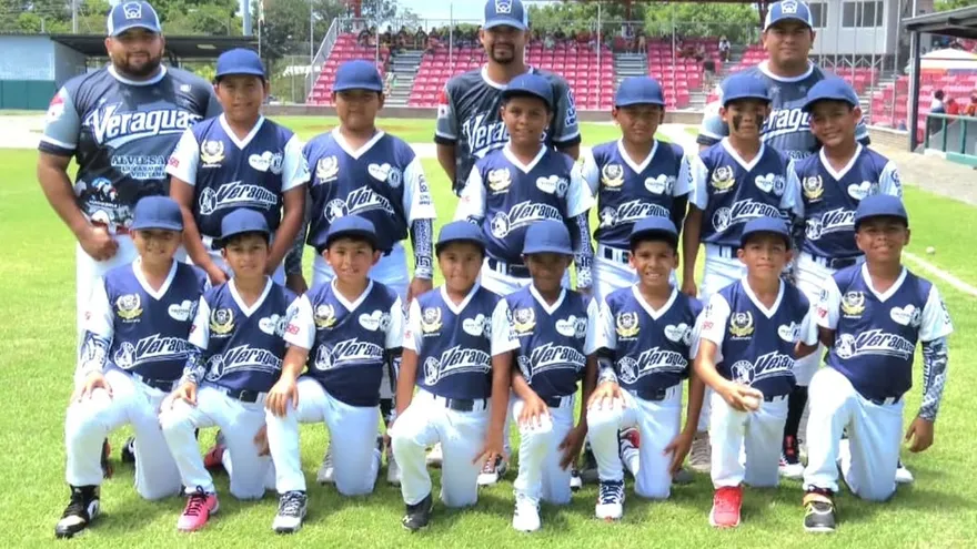 Young baseball players from Veraguas celebrating after winning Panama’s pre-infant national championship