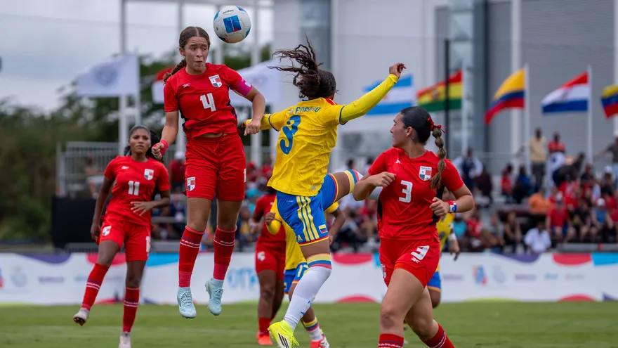 Panama women's youth football players celebrating after scoring an early goal against Colombia