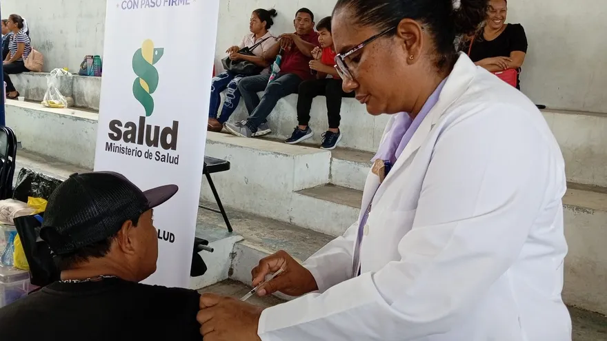 A health worker preparing influenza vaccine doses during a vaccination campaign in Panama