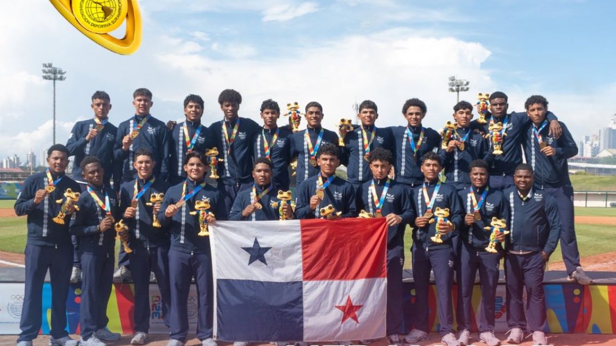 Panama youth baseball players celebrating after winning a gold medal at the South American Youth Games