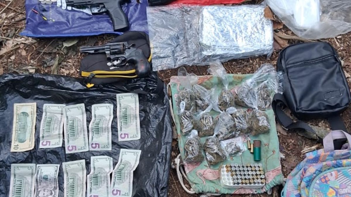 Panama National Police officers during an operation in La Chorrera near a hidden bunker linked to seized weapons and drugs