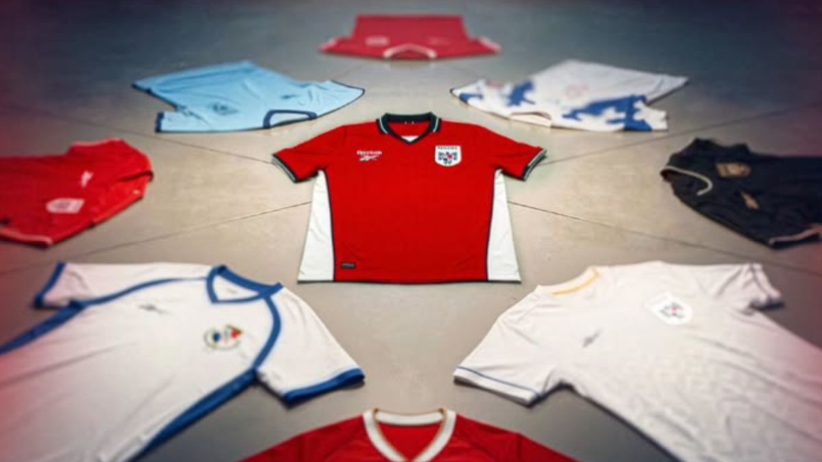 Thomas Christiansen reacting to Panama's new national team jersey ahead of the 2026 World Cup