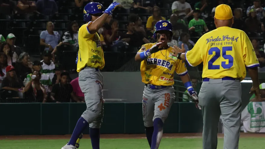 Baseball players from Bocas del Toro and Coclé in a Panama postseason game