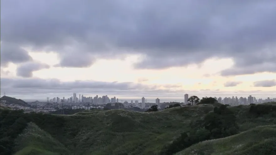 Dark clouds and rain over Panama with coastal winds affecting both the Caribbean and Pacific sides