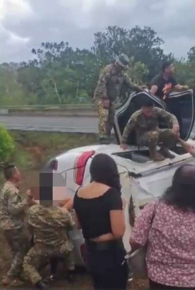 An overturned vehicle on the side of the Pan-American Highway in Chiriquí with emergency responders at the scene
