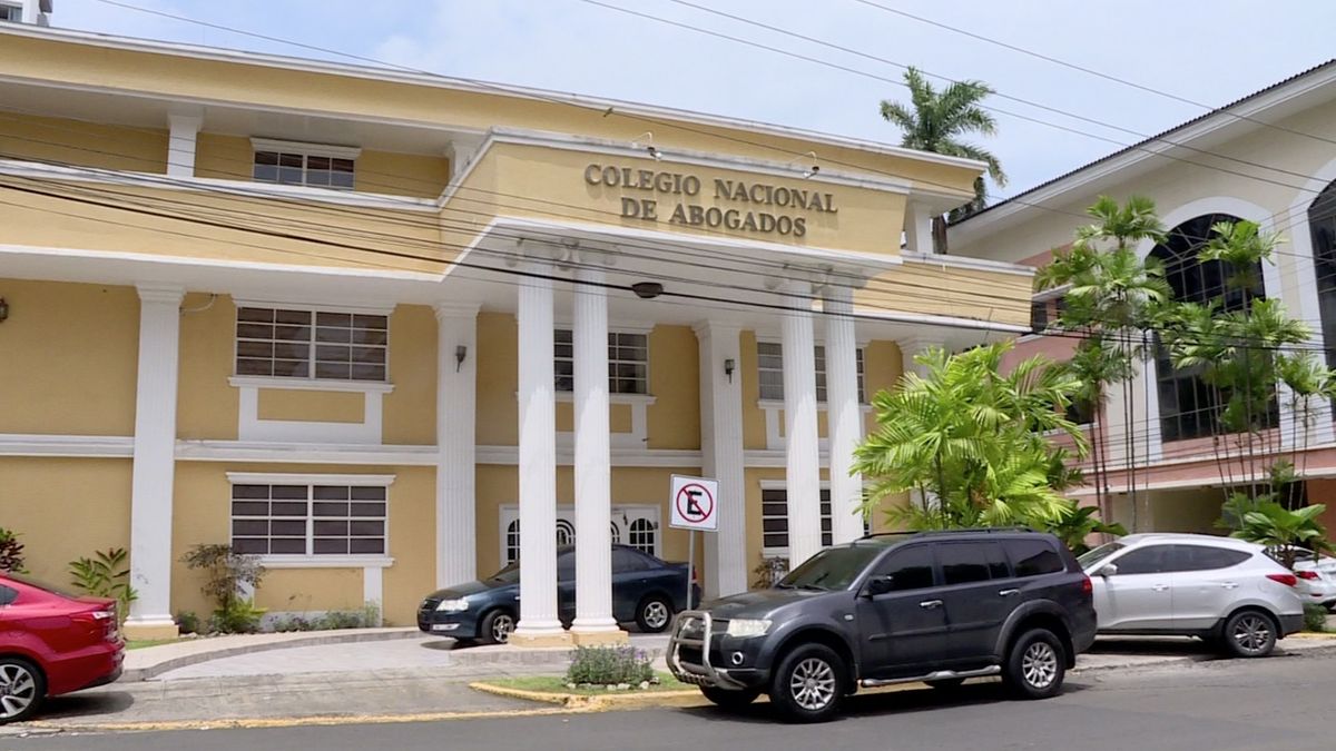 Exterior of a government building in Panama associated with legal and anticorruption proceedings
