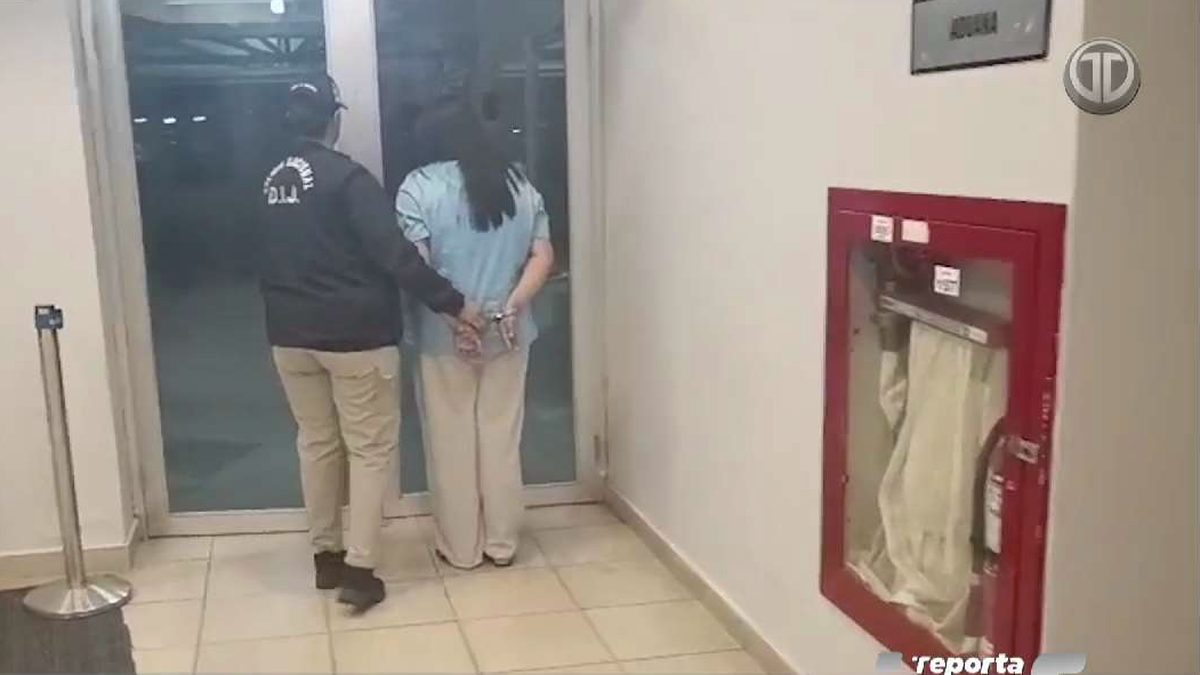 Security or administrative items linked to IFARHU payments and cards in a public office setting