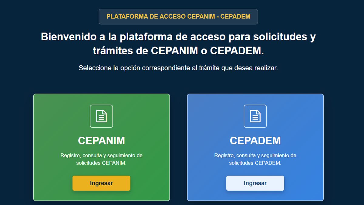 A retiree using a laptop or mobile phone to access Panama’s CEPANIM digital registration platform