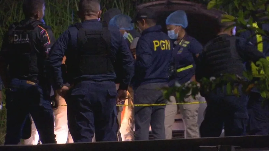 Police tape and a Panama neighborhood street scene reflecting concern over rising gang-related homicides