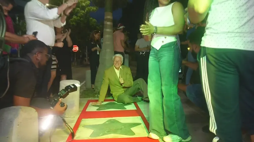 Artists and cultural figures gathered at Panama’s Paseo de la Fama during a star ceremony honoring three celebrated performers