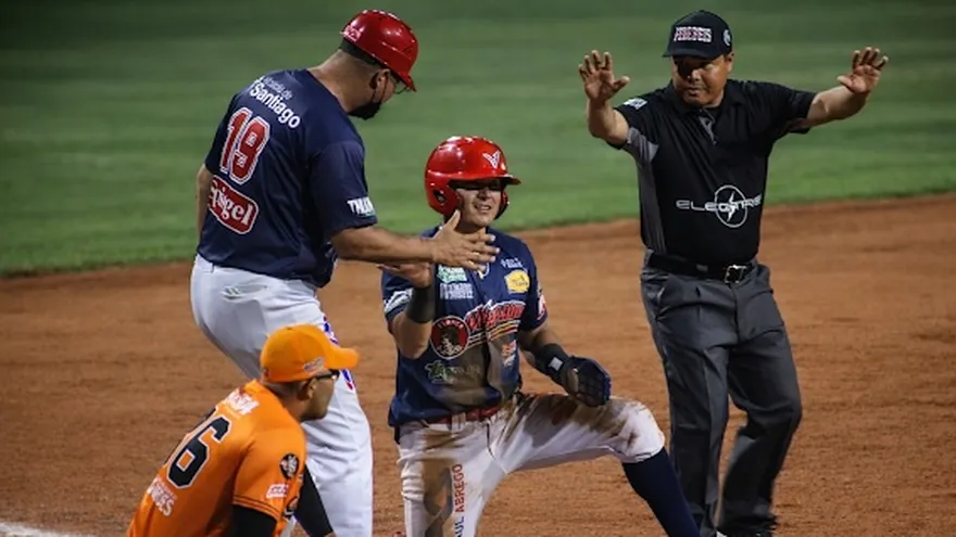 Baseball players on a field during a national championship game in Panama