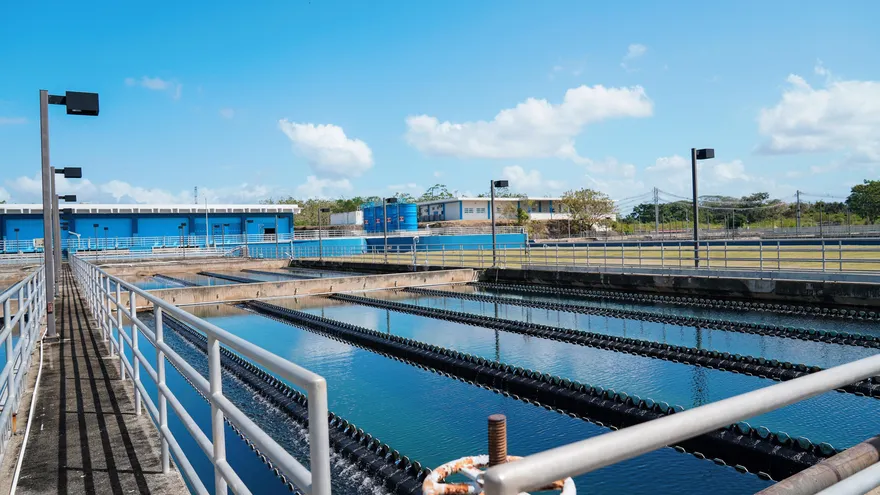 Water treatment equipment and tanks at the Chilibre plant during maintenance or recovery work