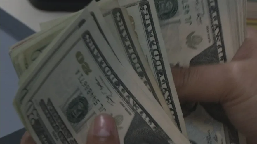 Panama government finance building with official documents representing a loan agreement for the 2026 budget