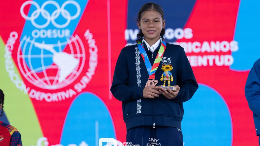 Judoka Danna De León representing Panama during a South American Youth Games competition