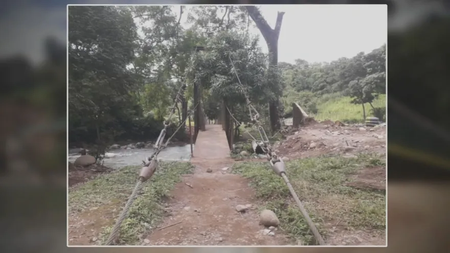 Teachers and community members in a rural Panama area calling for safer wooden or suspension footbridges over a creek