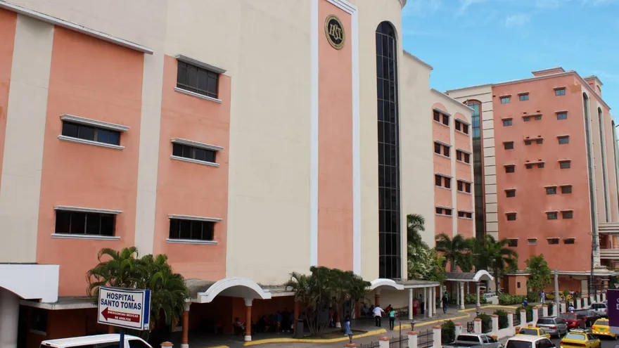Hospital Santo Tomás emergency room area in Panama with medical staff and patient care equipment