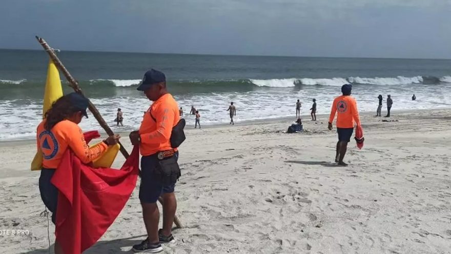Coastal waves and a low-lying Pacific shoreline in Panama during a high-tide warning