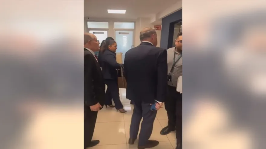 Exterior of a Panamanian government building with the national flag and institutional symbols in view