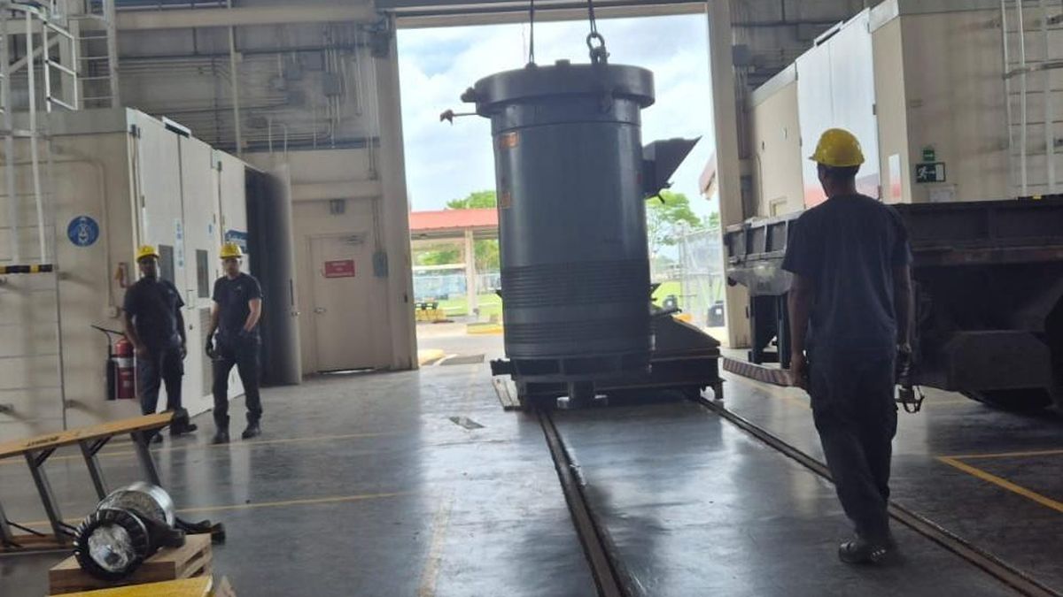Technicians working at a water treatment facility in Chilibre, Panama, during repair operations
