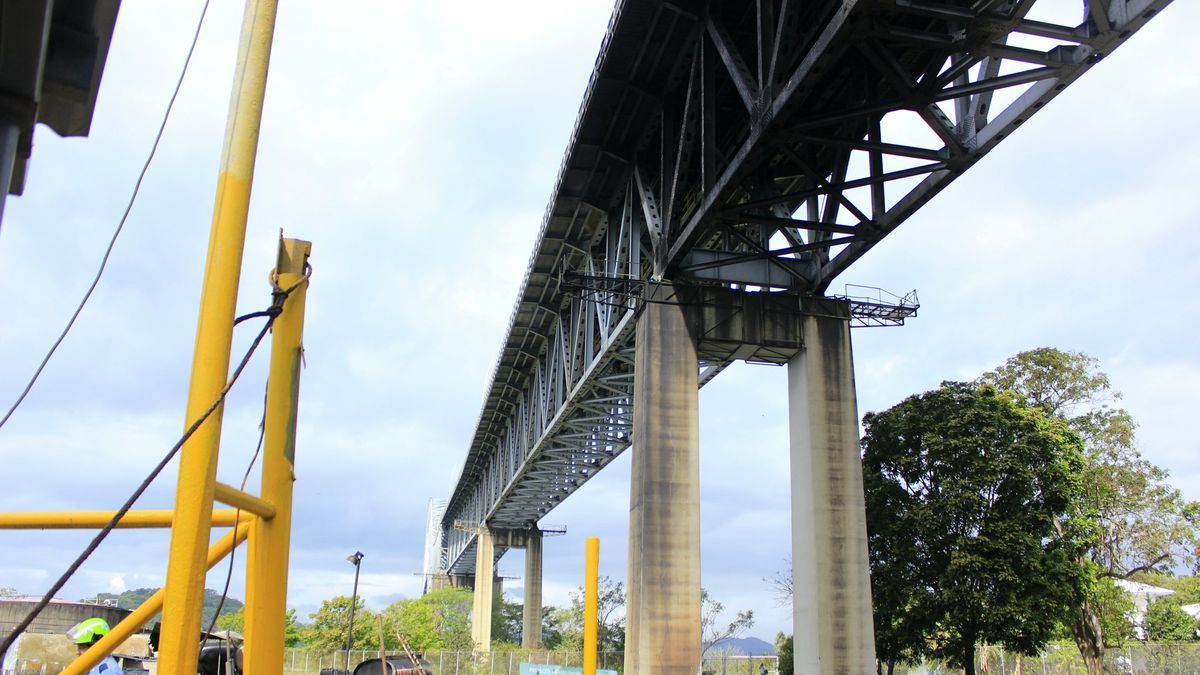 Bridge of the Americas in Panama with traffic moving across the span over the Panama Canal