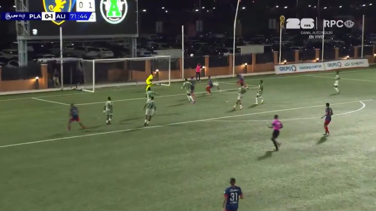 A Panamanian football match between Alianza FC and Plaza Amador with players and referees on the field