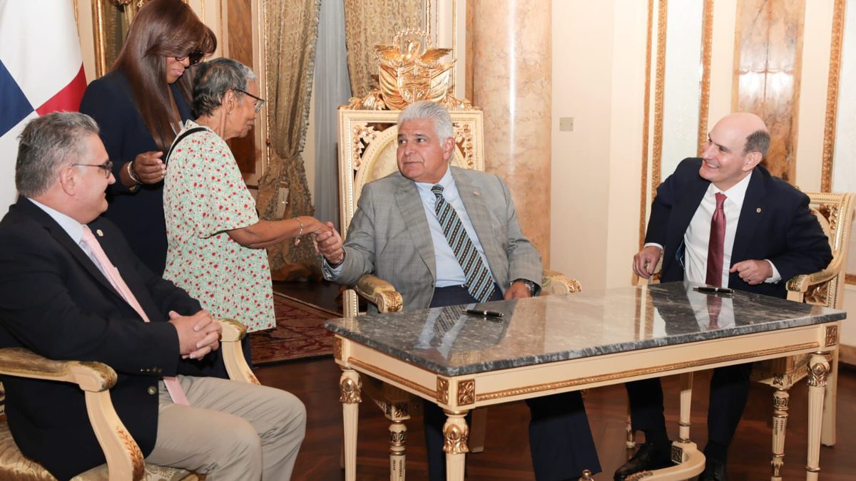 Workers or retirees reviewing paperwork related to thirteenth month payment refunds in Panama