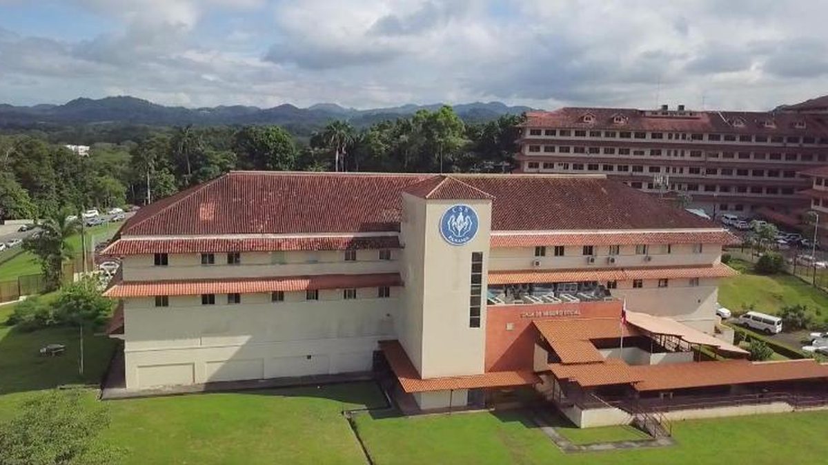 Panama Social Security Fund offices with employees and administrative paperwork related to payroll and pension oversight