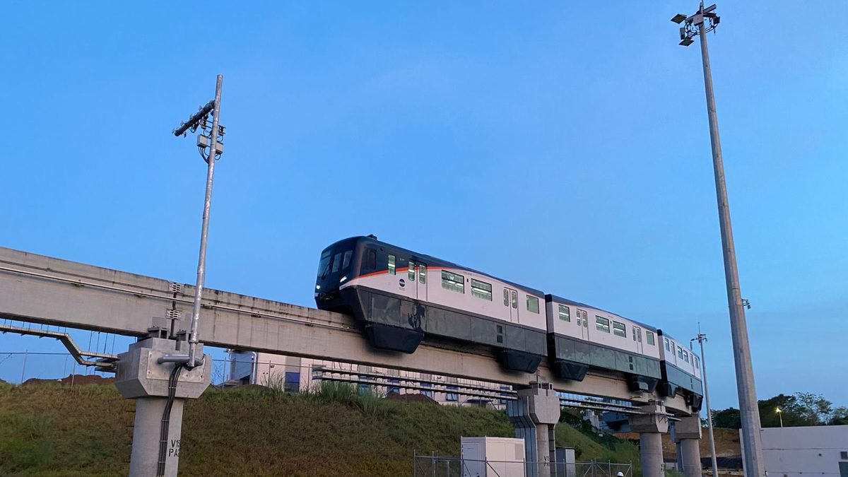 A Metro de Panamá train undergoing a test run on the Arraiján monorail line near the patios and workshops area