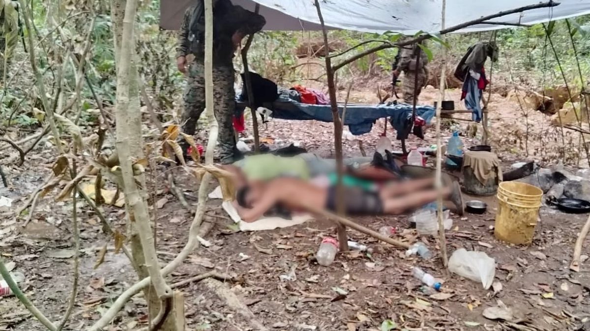 Authorities inspecting and seizing mining tools and recovered gold during an anti-illegal-mining operation in Tortí, Panama